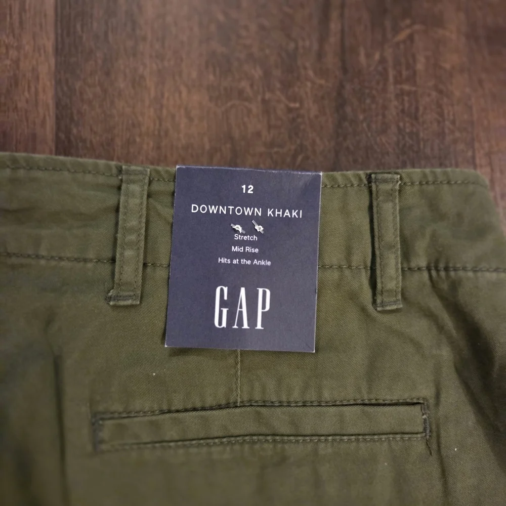 NWT GAP Women's Olive Chinos